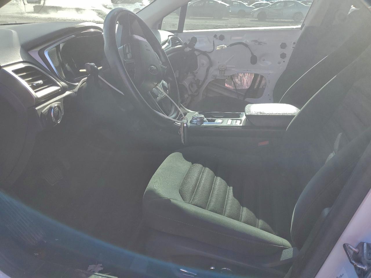 Ford Fusion Se Hybrid Image 3