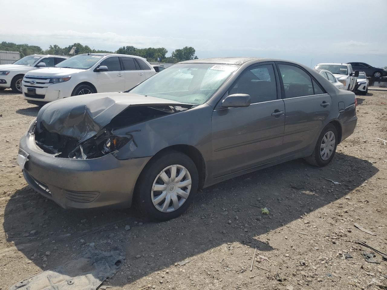 Toyota Camry Le Image 1