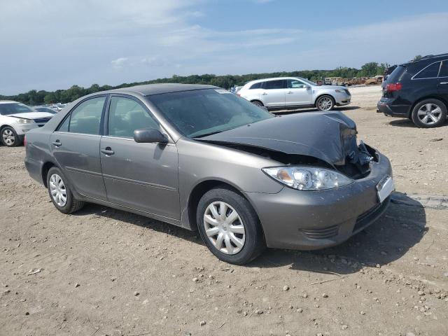 Toyota Camry Le Image 6