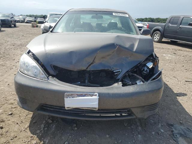 Toyota Camry Le Image 3