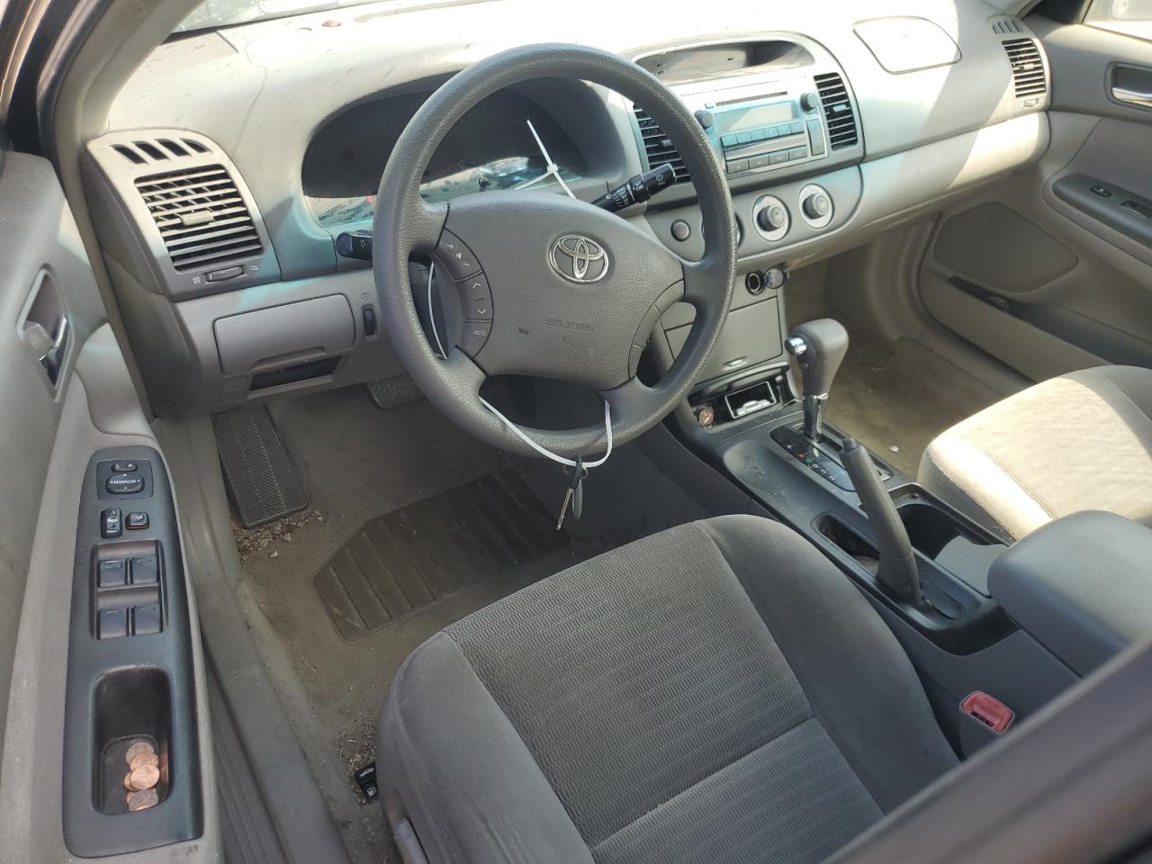 Toyota Camry Le Image 12
