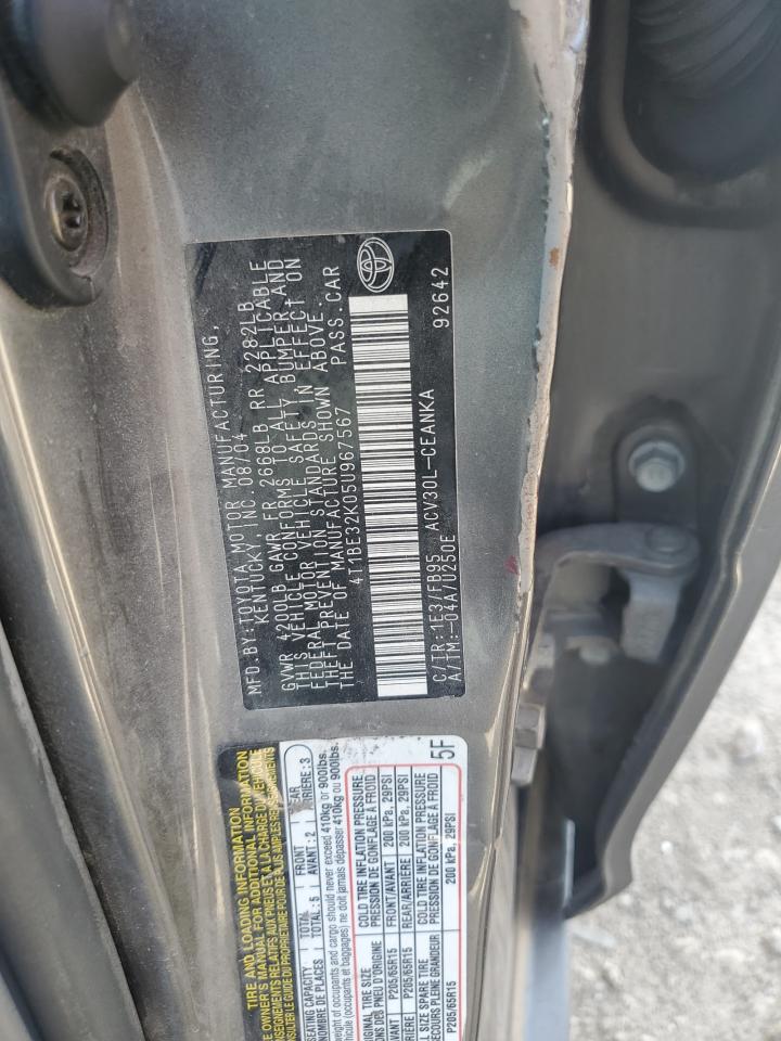 Toyota Camry Le Image 4