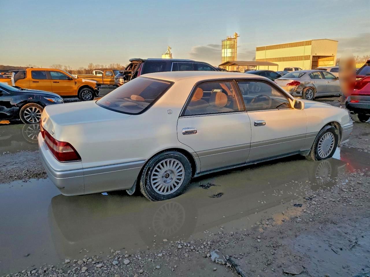 Toyota Crown Image 2