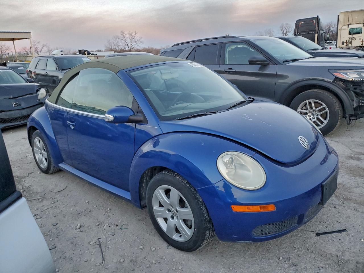 Volkswagen Beetle Convertible Option Package 1 Image 6
