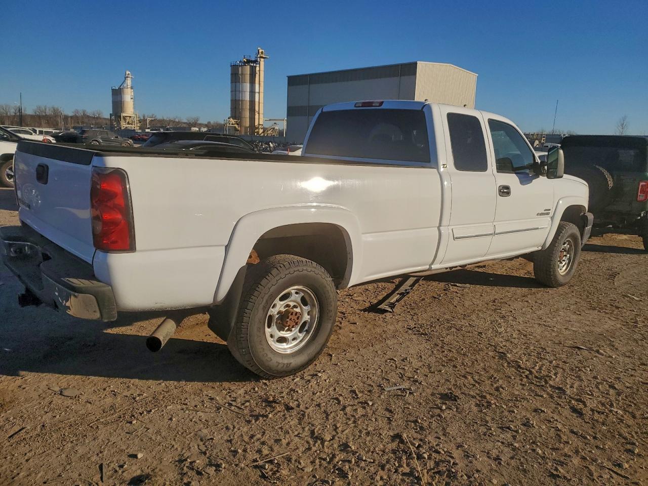Chevrolet Silverado K2500 Heavy Duty Image 2