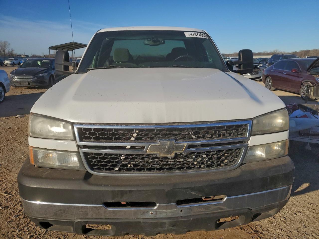 Chevrolet Silverado K2500 Heavy Duty Image 8