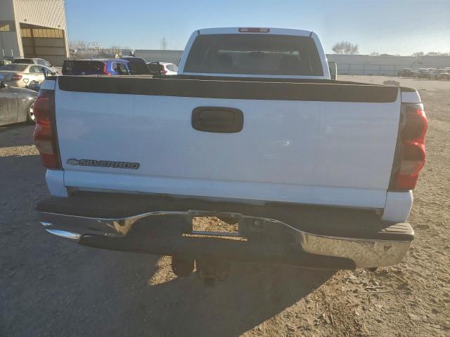 Chevrolet Silverado K2500 Heavy Duty Image 3