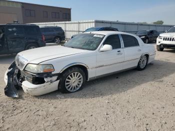  Salvage Lincoln Towncar