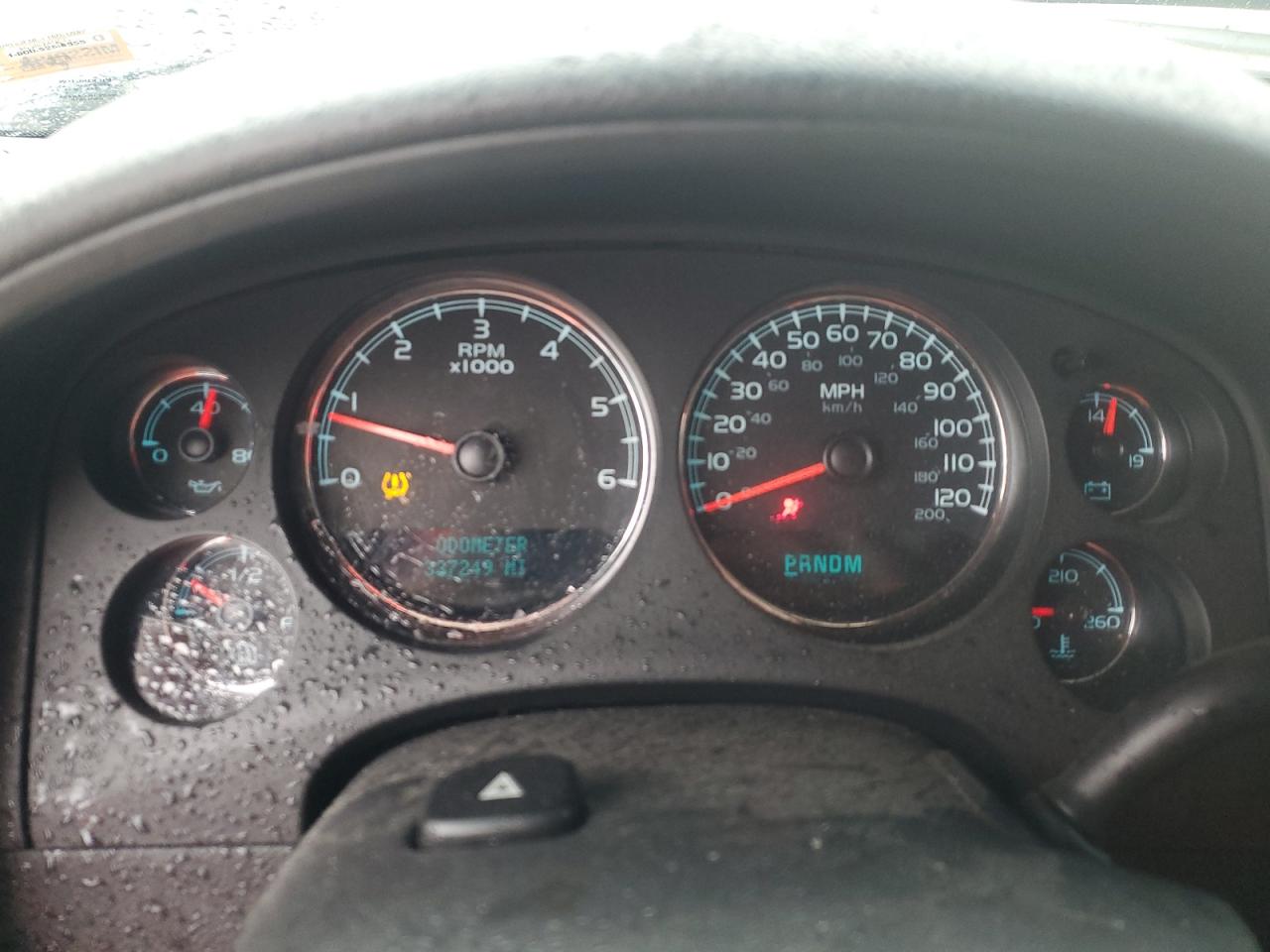 GMC Yukon Denali Image 9