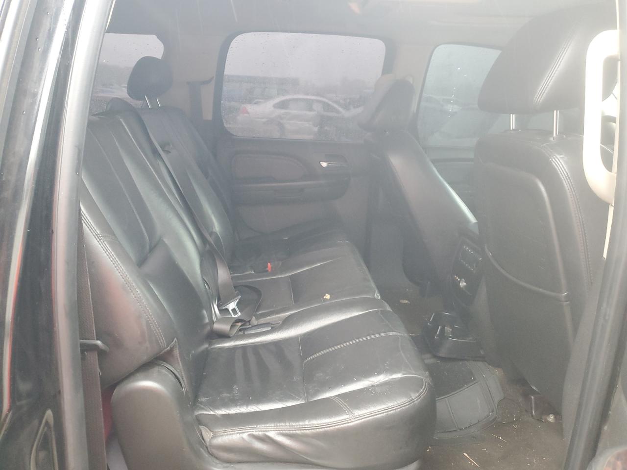 GMC Yukon Denali Image 10