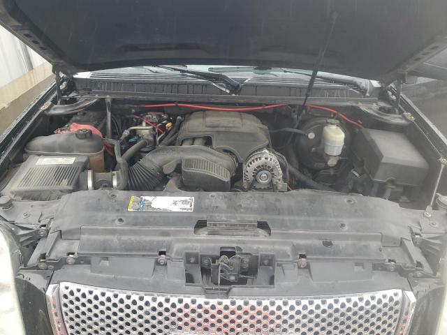 GMC Yukon Denali Image 13