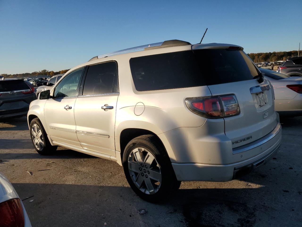 GMC Acadia Denali Image 12