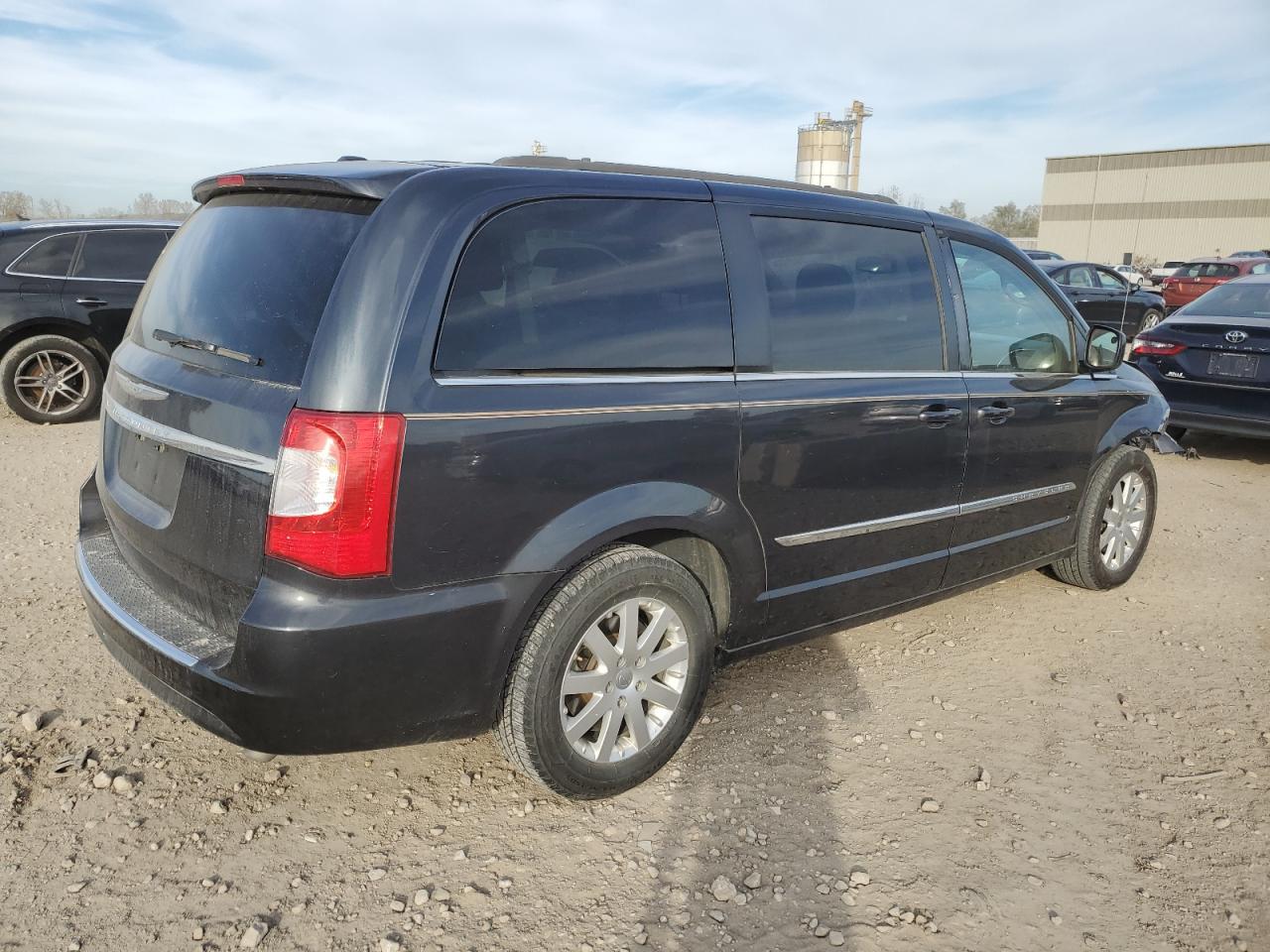 Chrysler Minivan Touring Image 2
