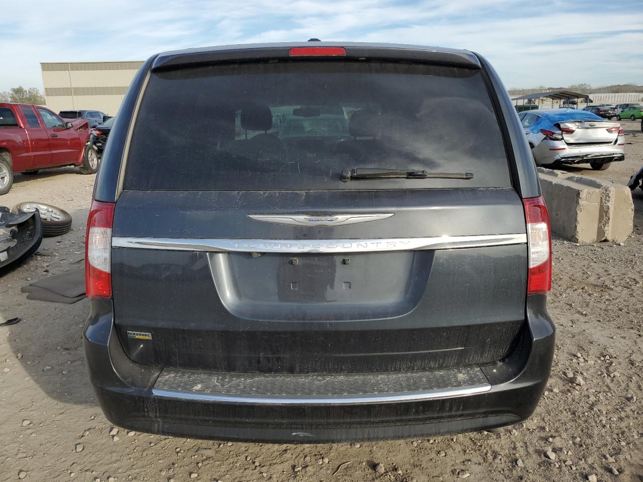 Chrysler Minivan Touring Image 12