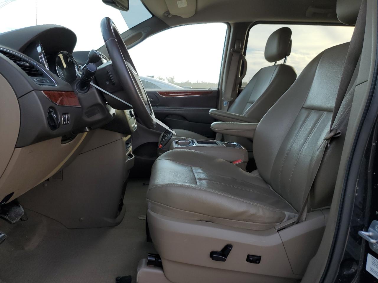Chrysler Minivan Touring Image 13