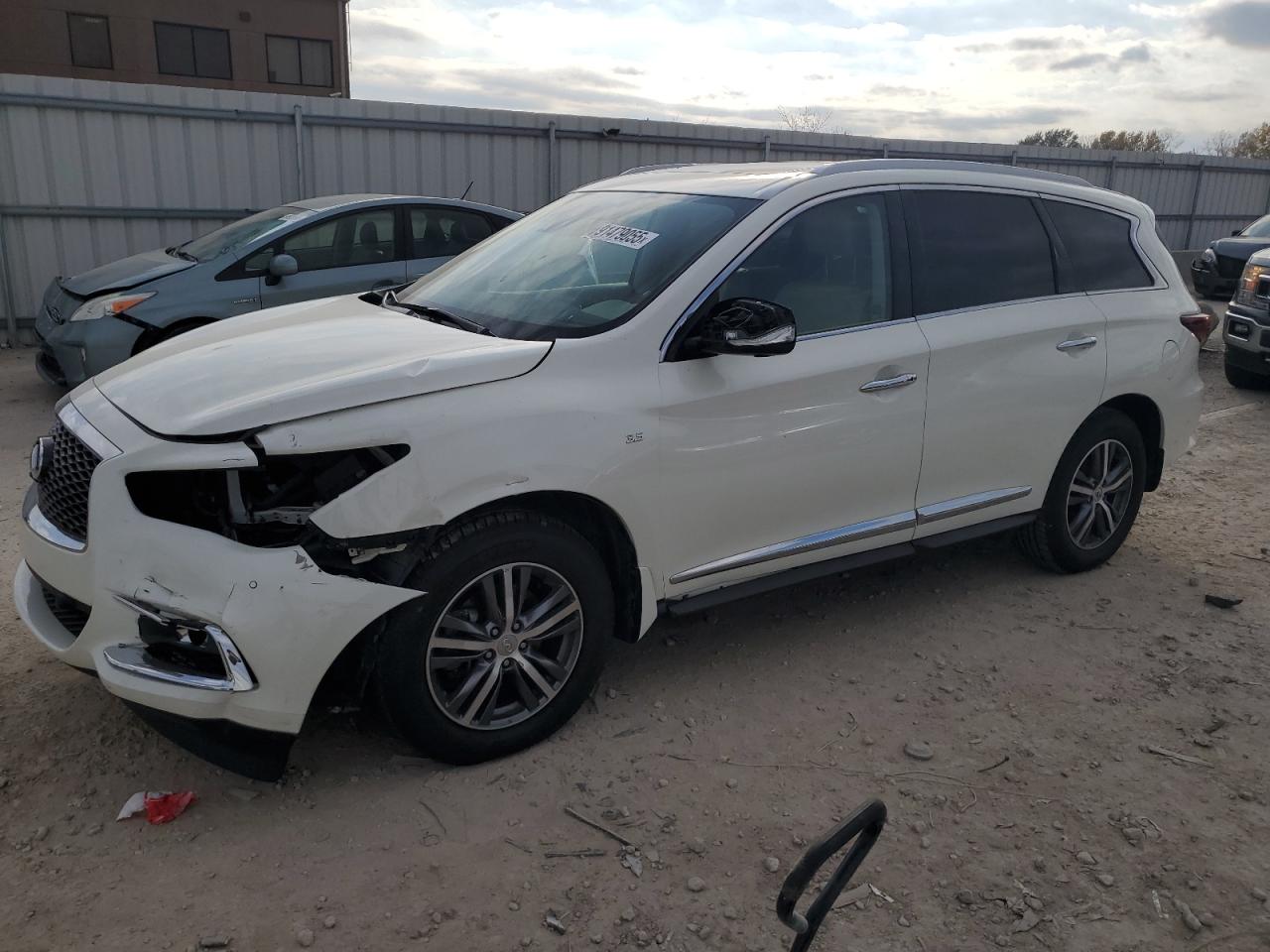 INFINITI Qx Luxe Image 1