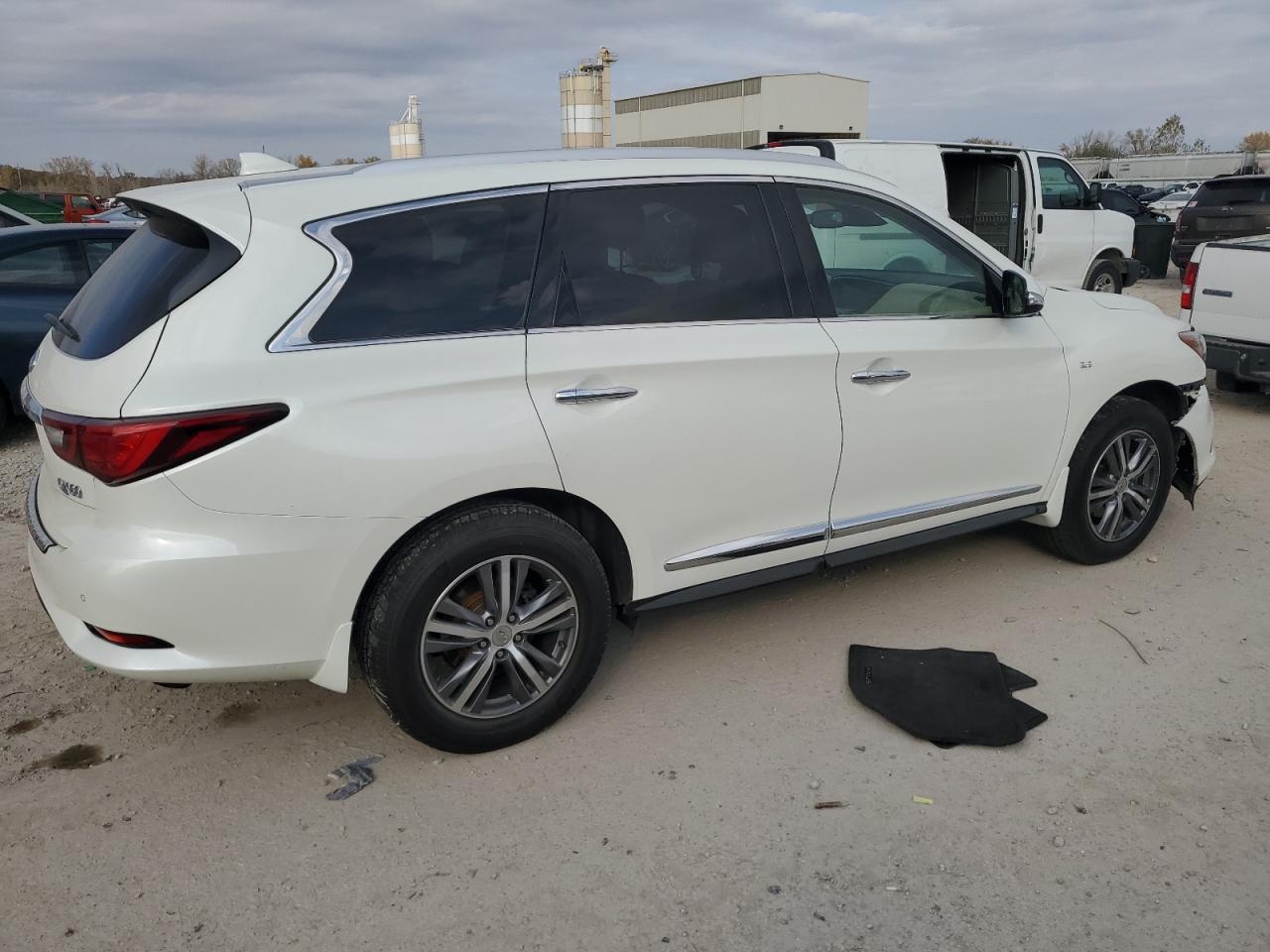 INFINITI Qx Luxe Image 4