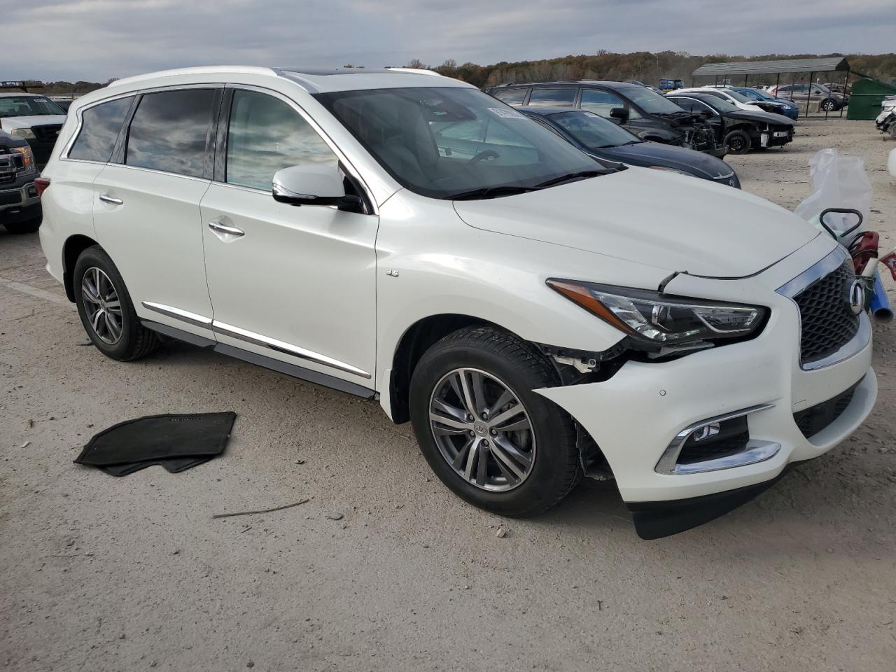 INFINITI Qx Luxe Image 3