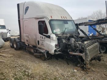  Salvage Freightliner Cascadia 1