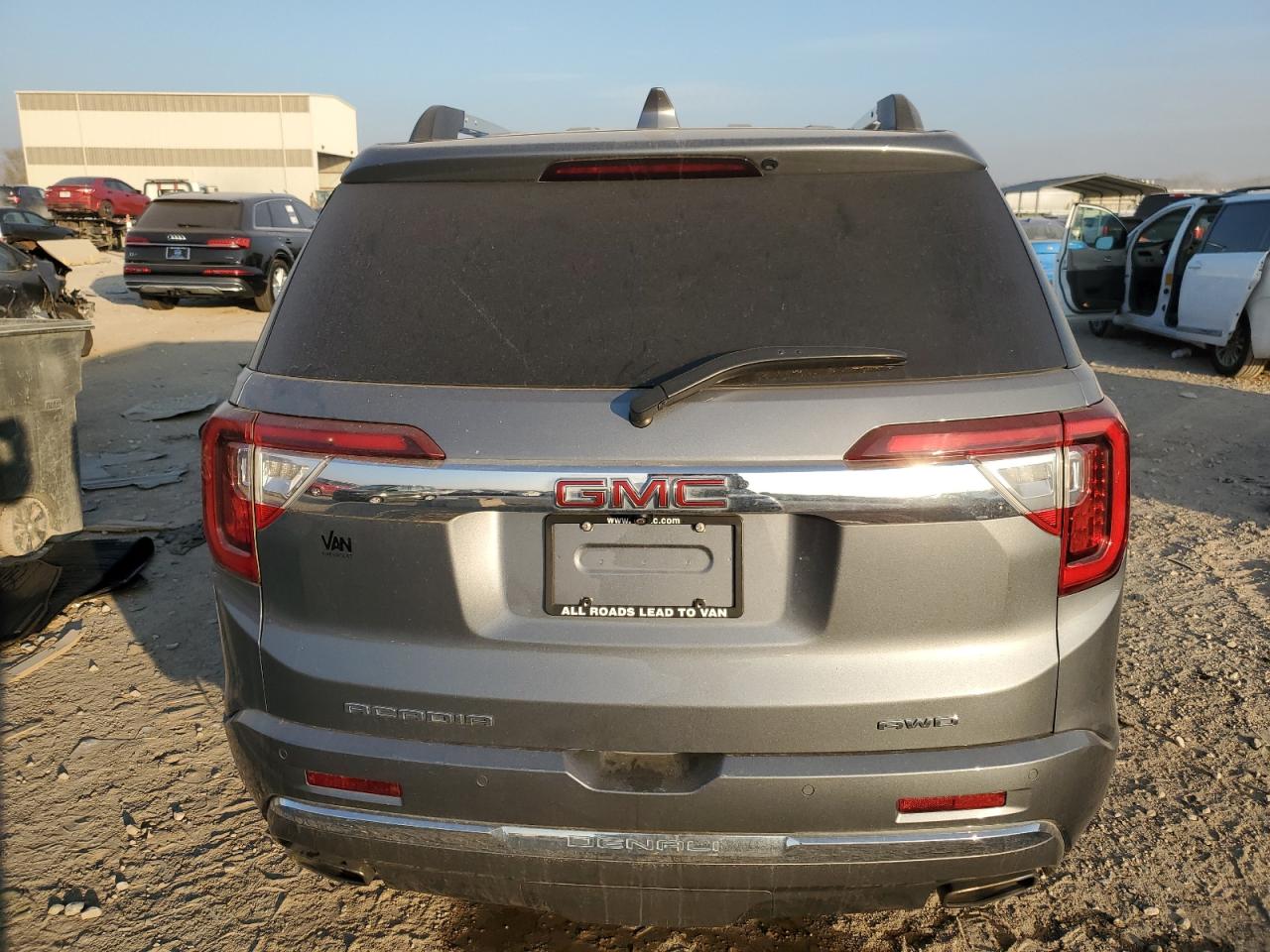 GMC Acadia Denali Image 11