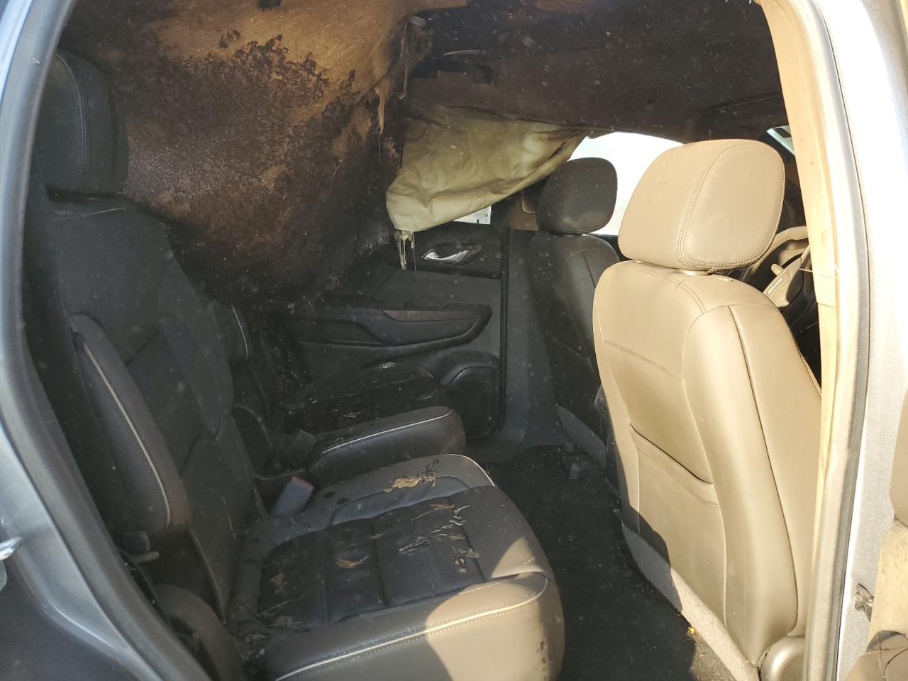 GMC Acadia Denali Image 4