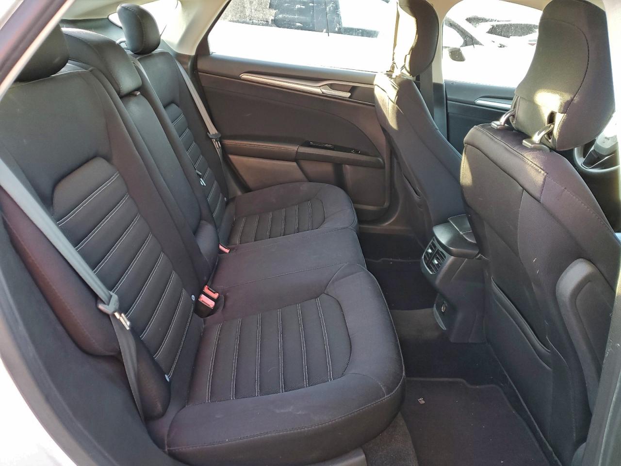 Ford Fusion Se Image 8