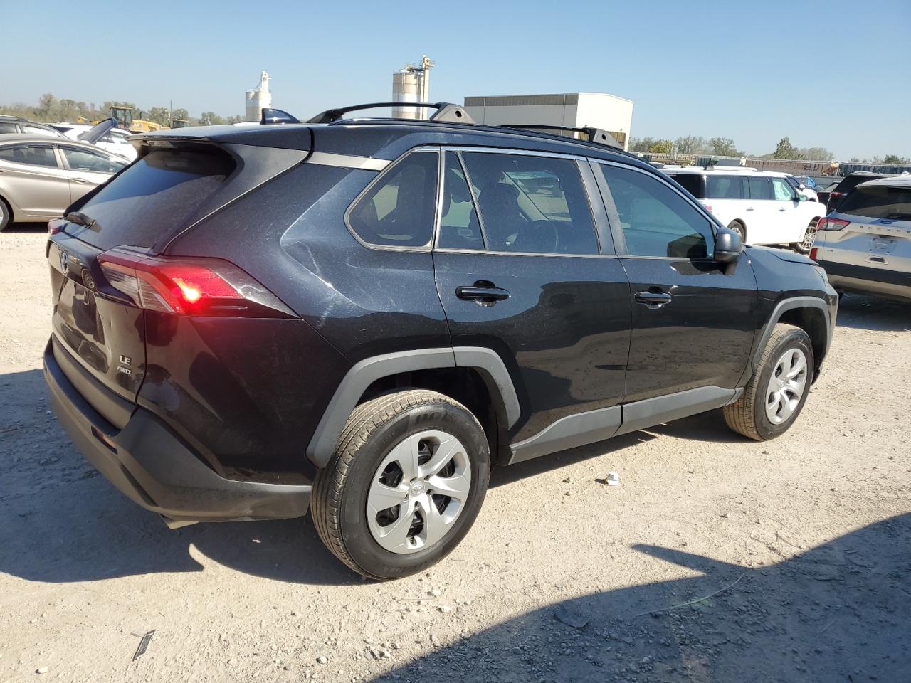 Toyota RAV4 Le Image 8