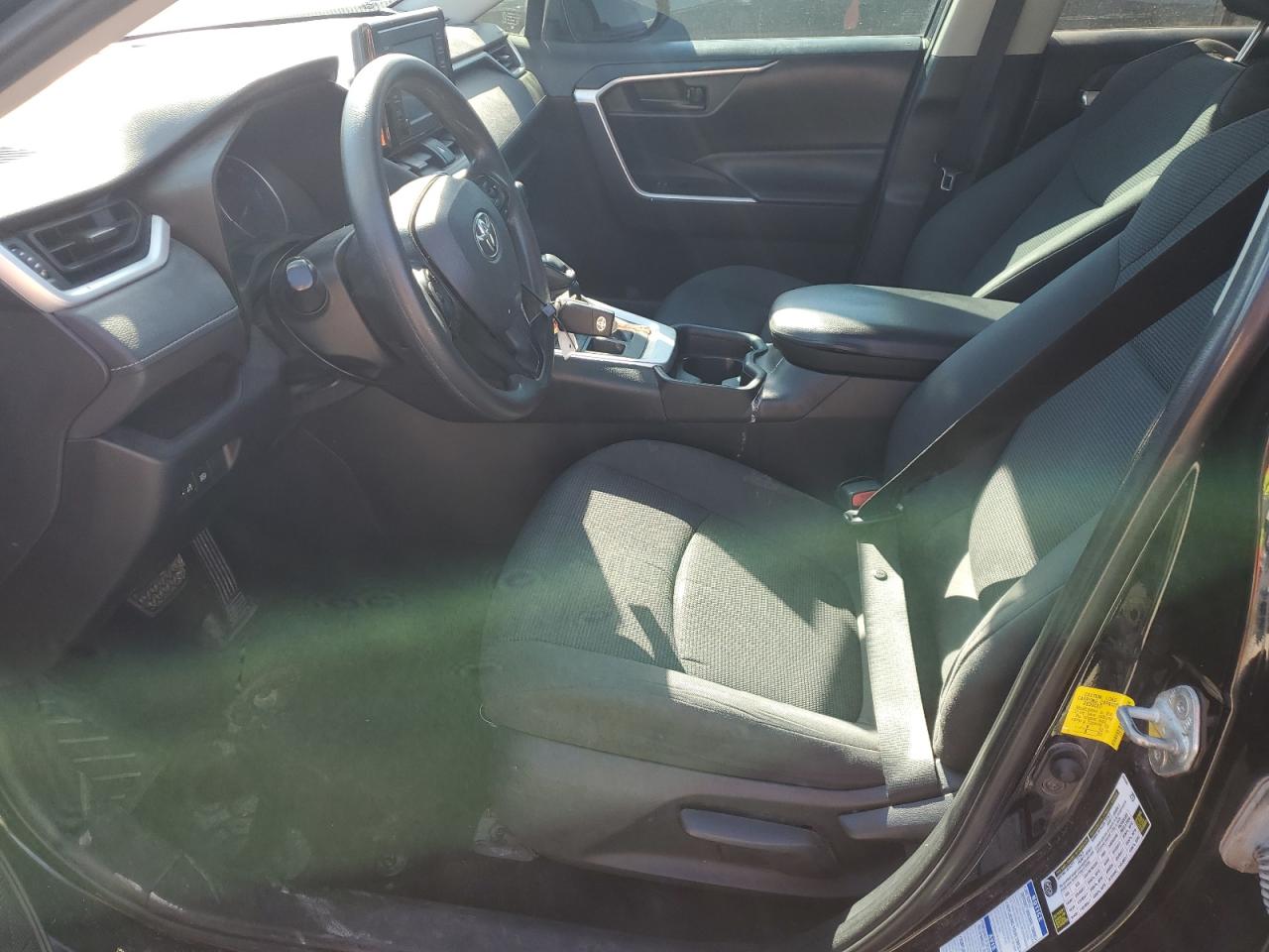 Toyota RAV4 Le Image 2