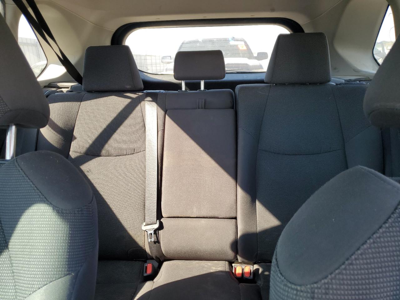 Toyota RAV4 Le Image 10