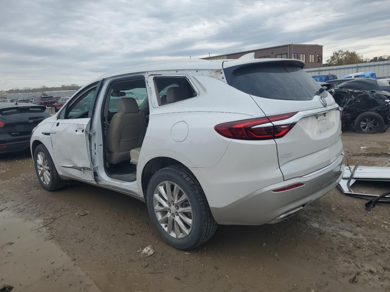 Buick Enclave Essence Image 3