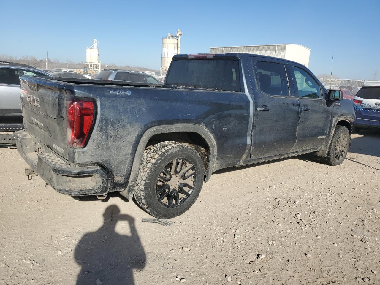 GMC Sierra K1500 Elevation Image 2