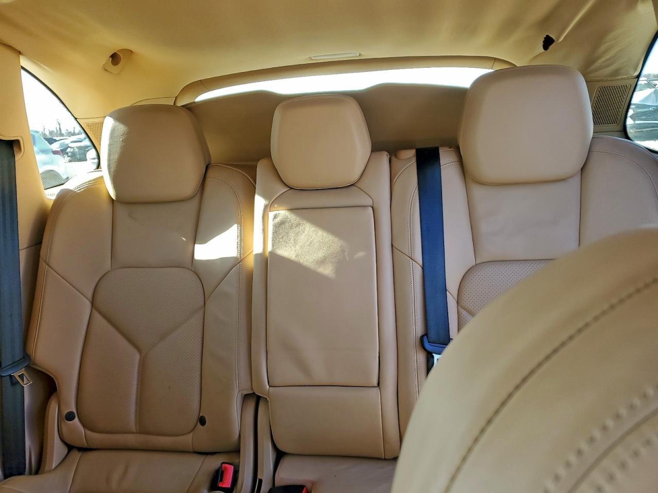 Porsche Cayenne Image 10