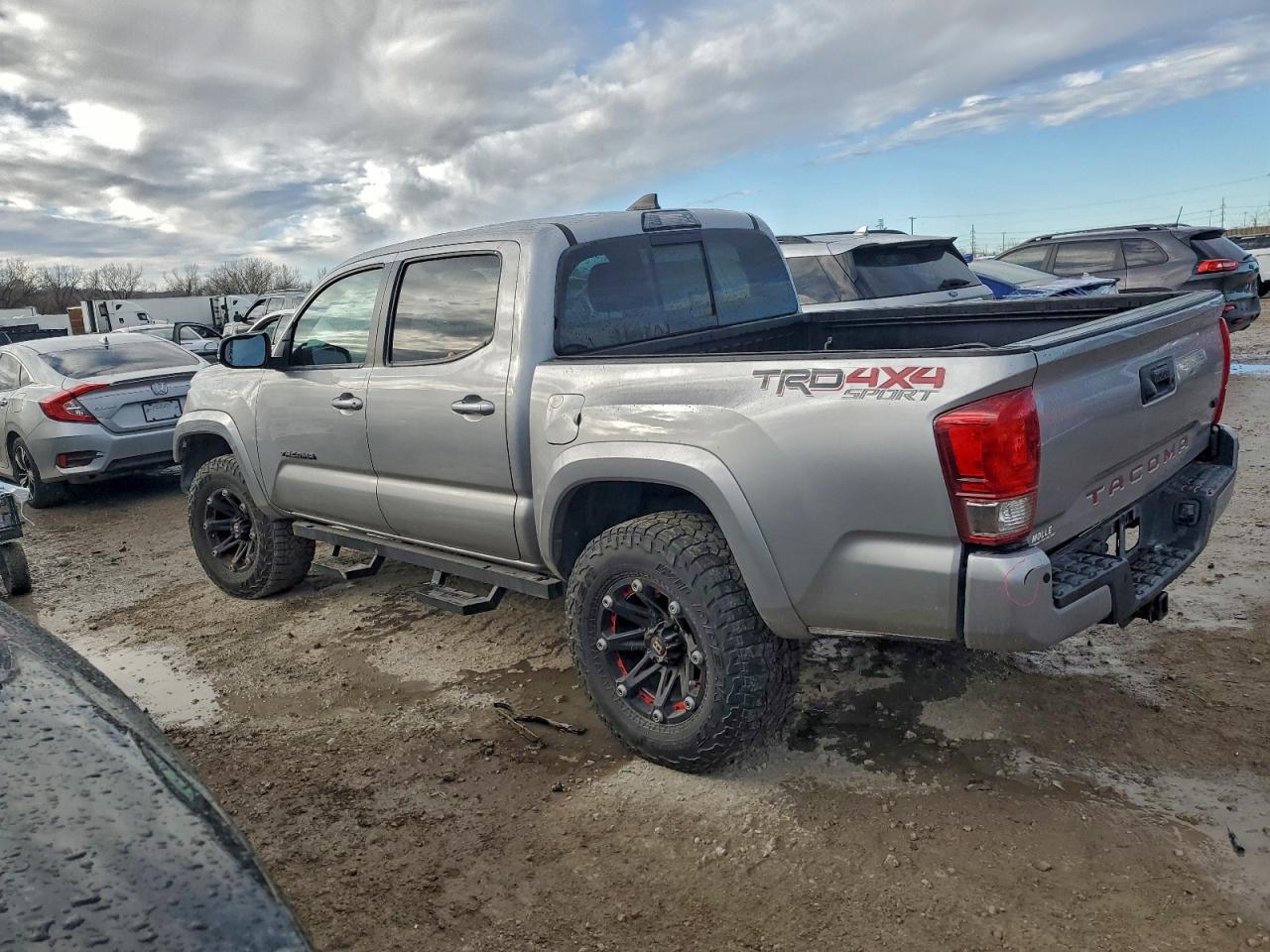 Toyota Tacoma Double Cab Image 12