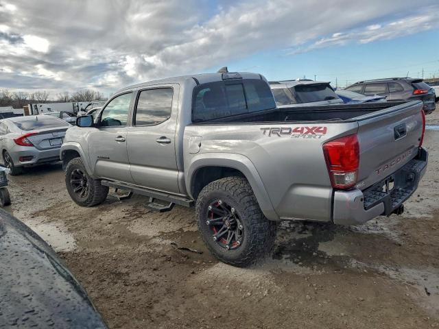 Toyota Tacoma Double Cab Image 12