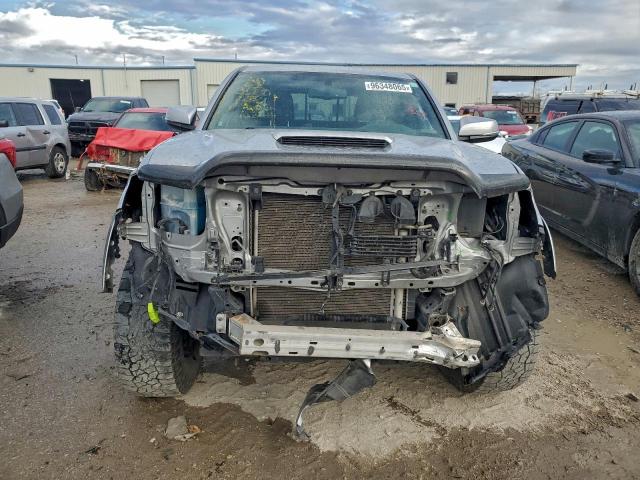 Toyota Tacoma Double Cab Image 7