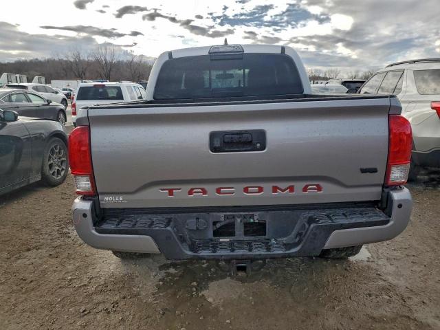 Toyota Tacoma Double Cab Image 11