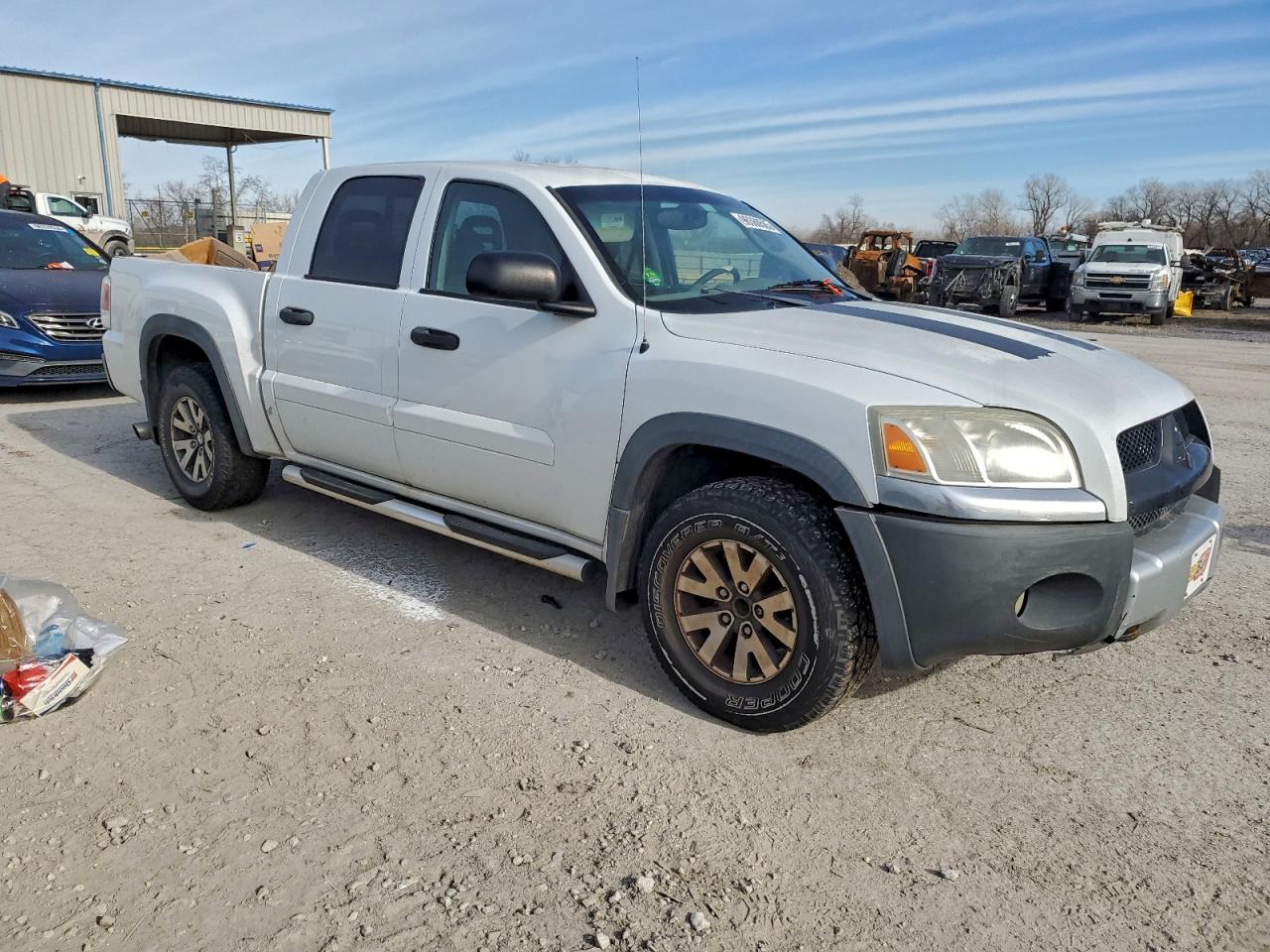 Mitsubishi Raider Durocross Image 7