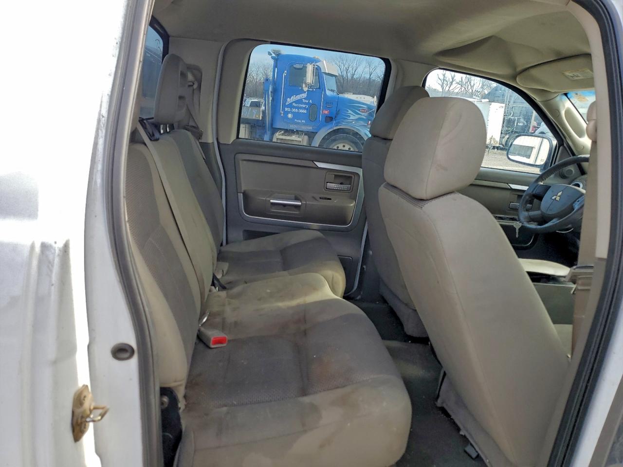 Mitsubishi Raider Durocross Image 4