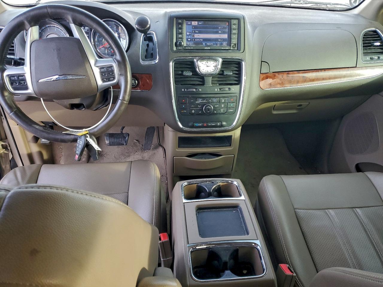 Chrysler Minivan Touring L Image 10