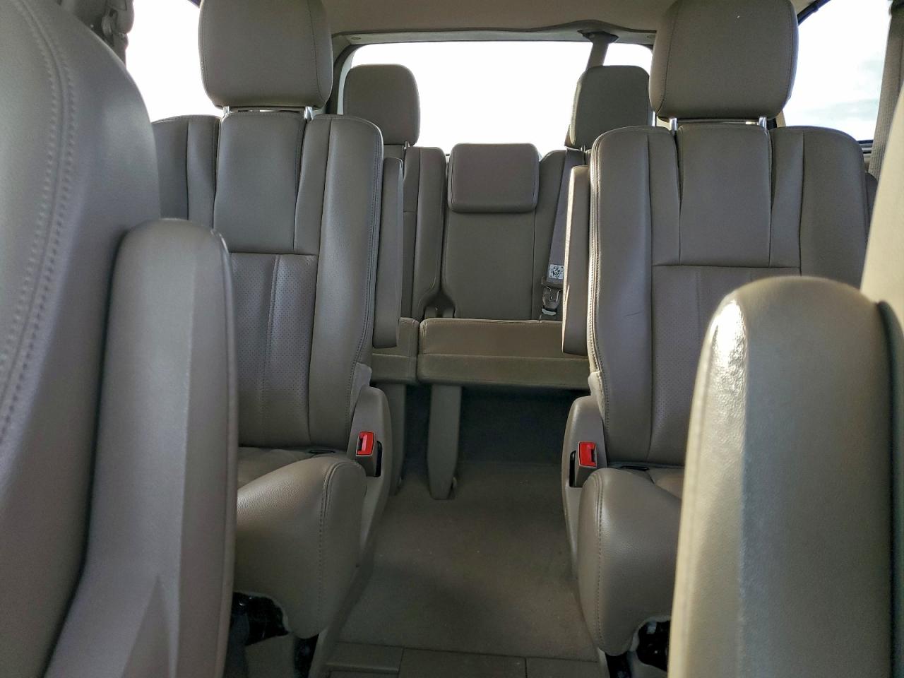 Chrysler Minivan Touring L Image 9