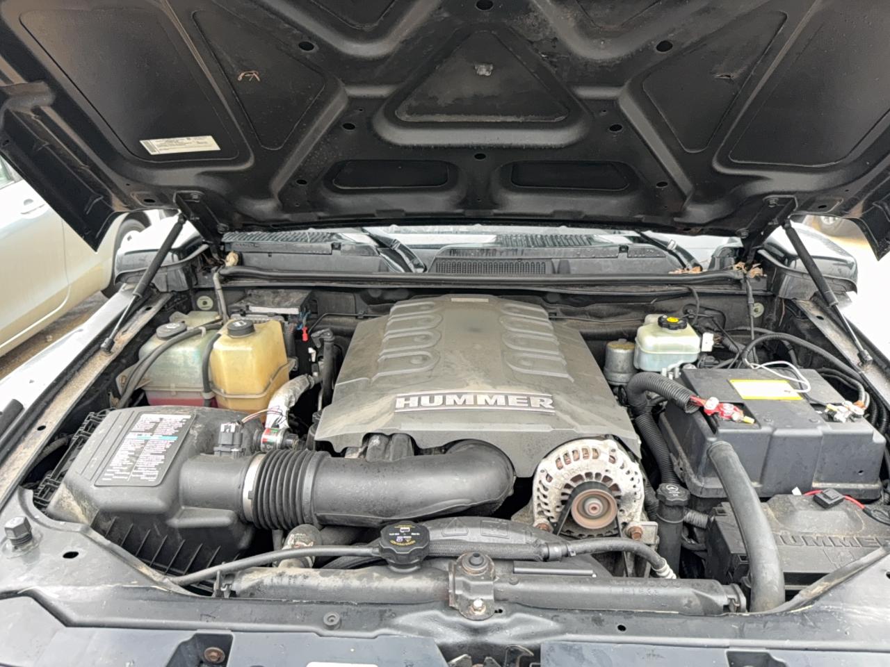 HUMMER H3 Alpha Image 3