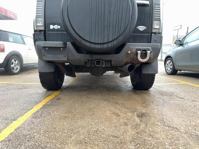 HUMMER H3 Alpha Image 10