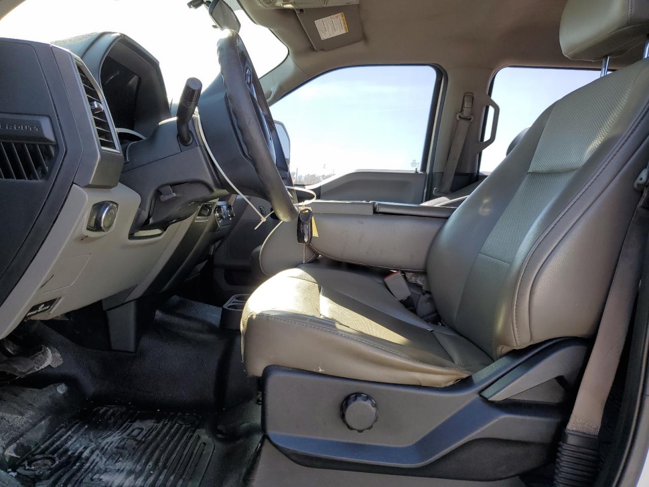 Ford F-350 Super Duty Image 11