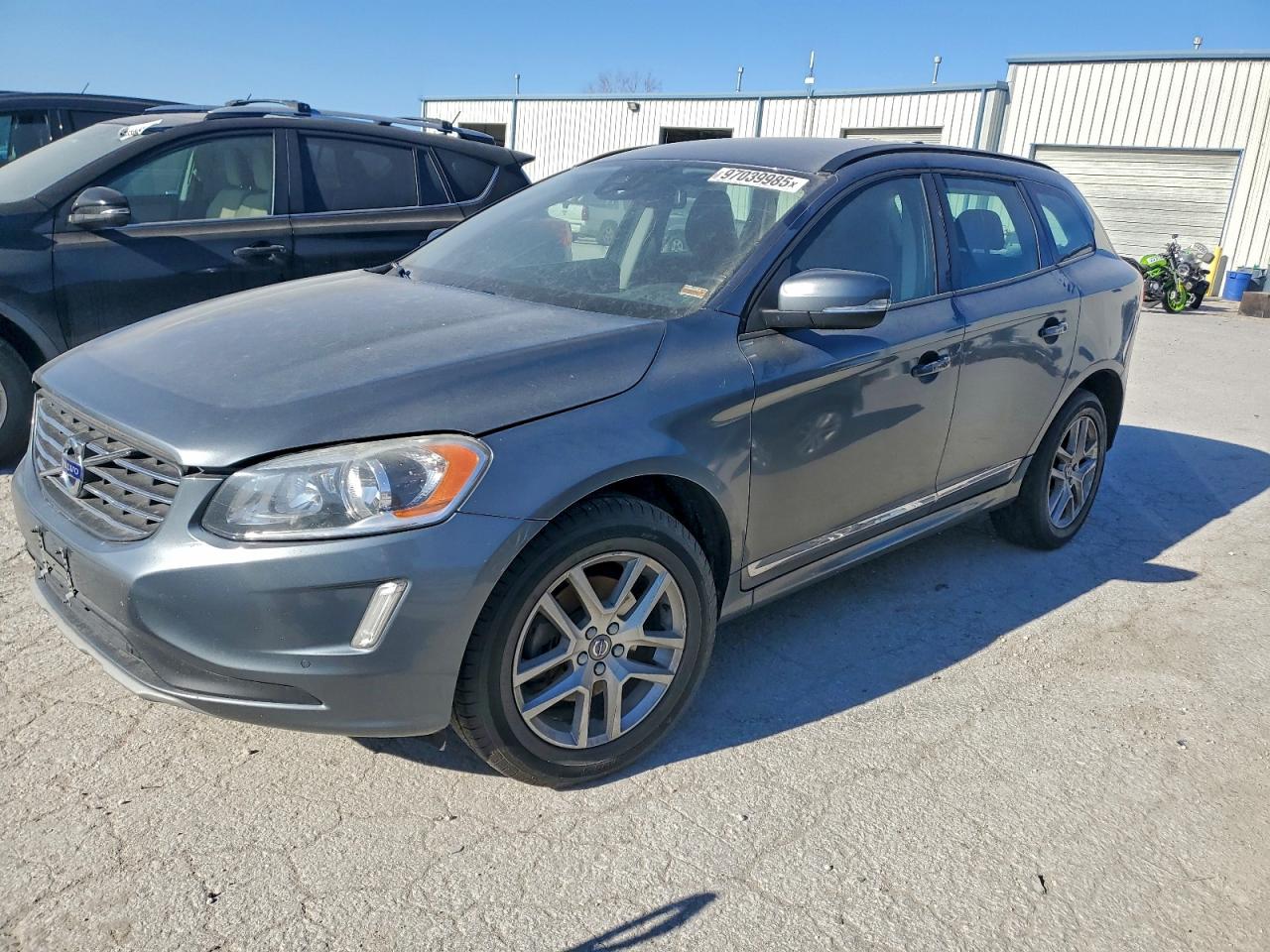 Volvo XC60 T5 Image 1