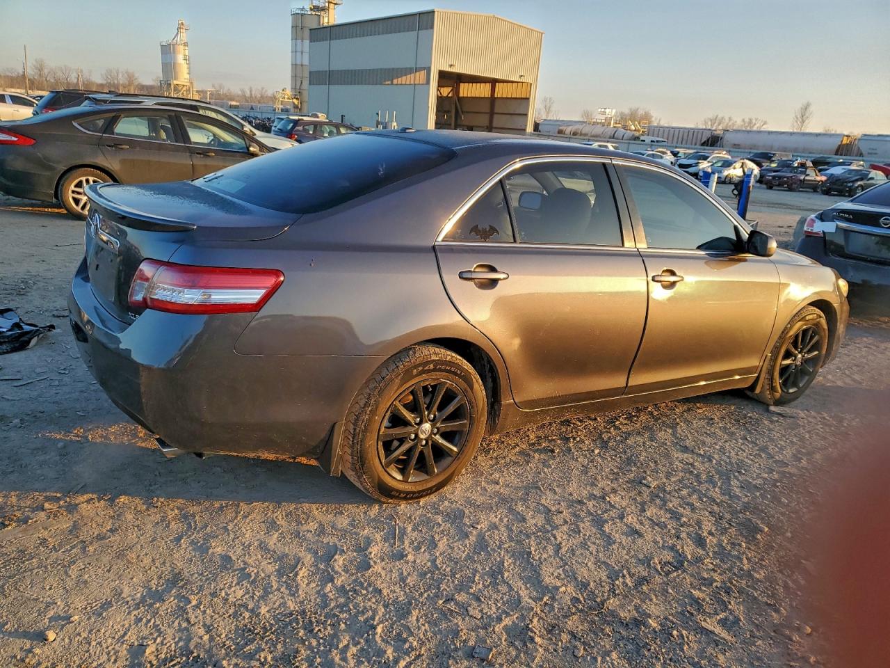 Toyota Camry Base Image 2