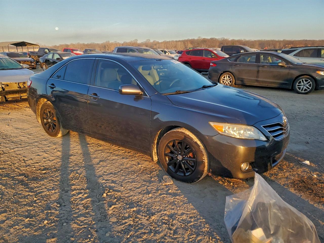 Toyota Camry Base Image 6