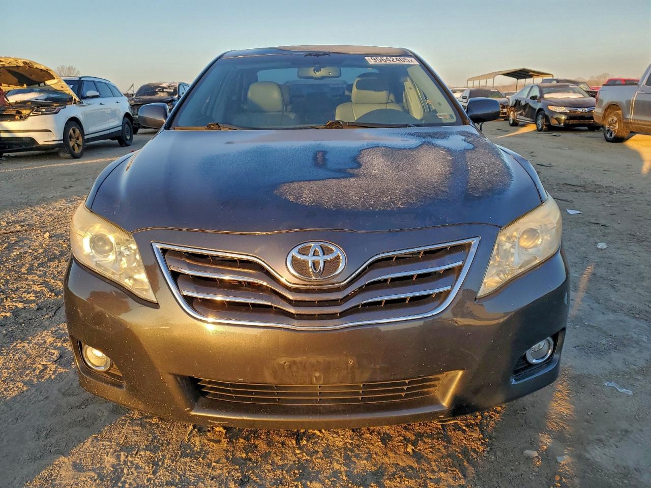 Toyota Camry Base Image 9