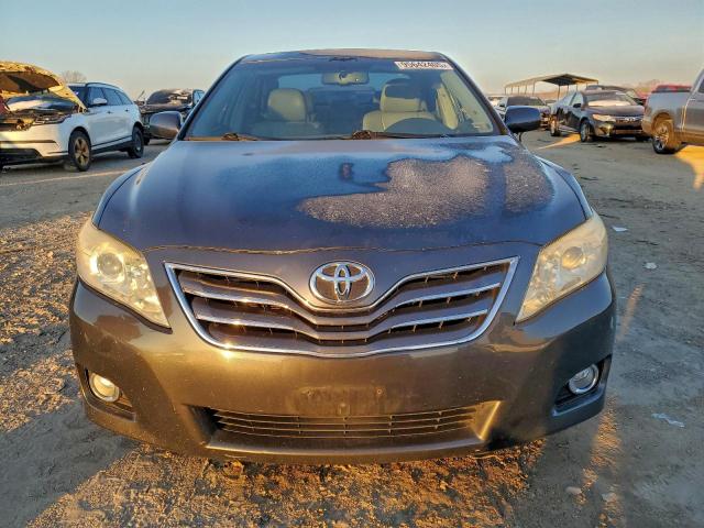 Toyota Camry Base Image 9