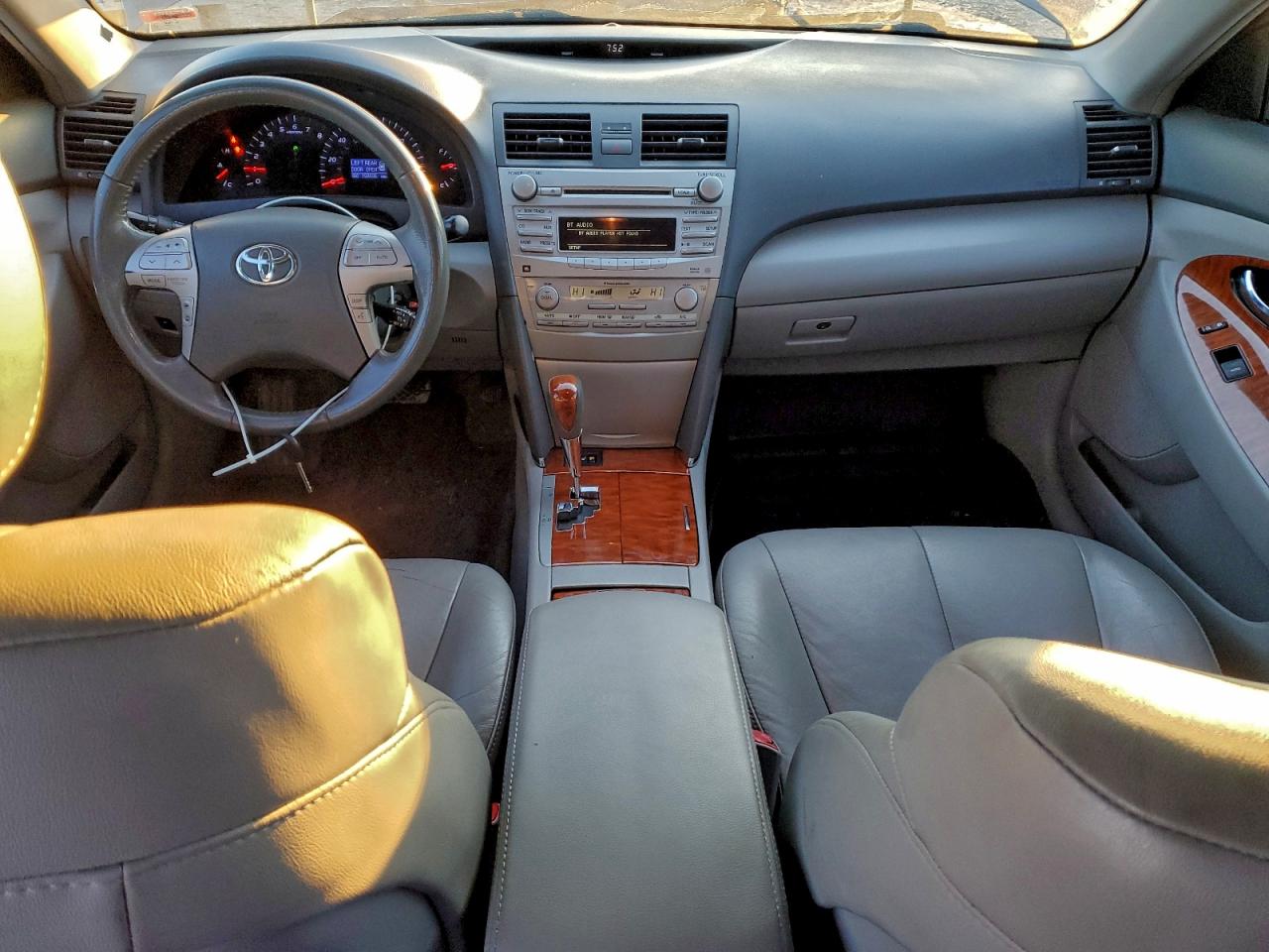 Toyota Camry Base Image 5