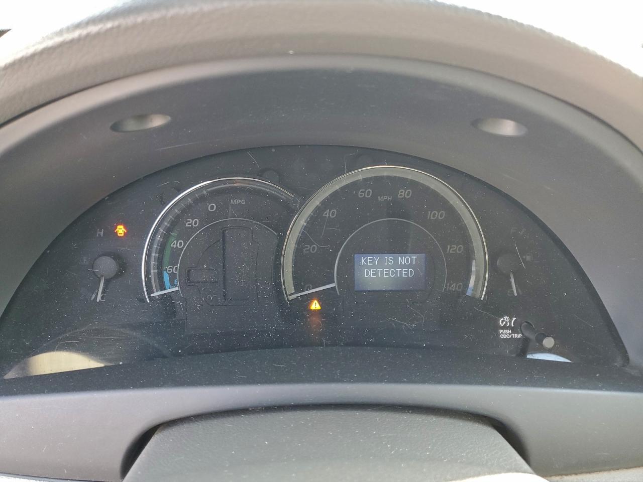 Toyota Camry Hybrid Image 9